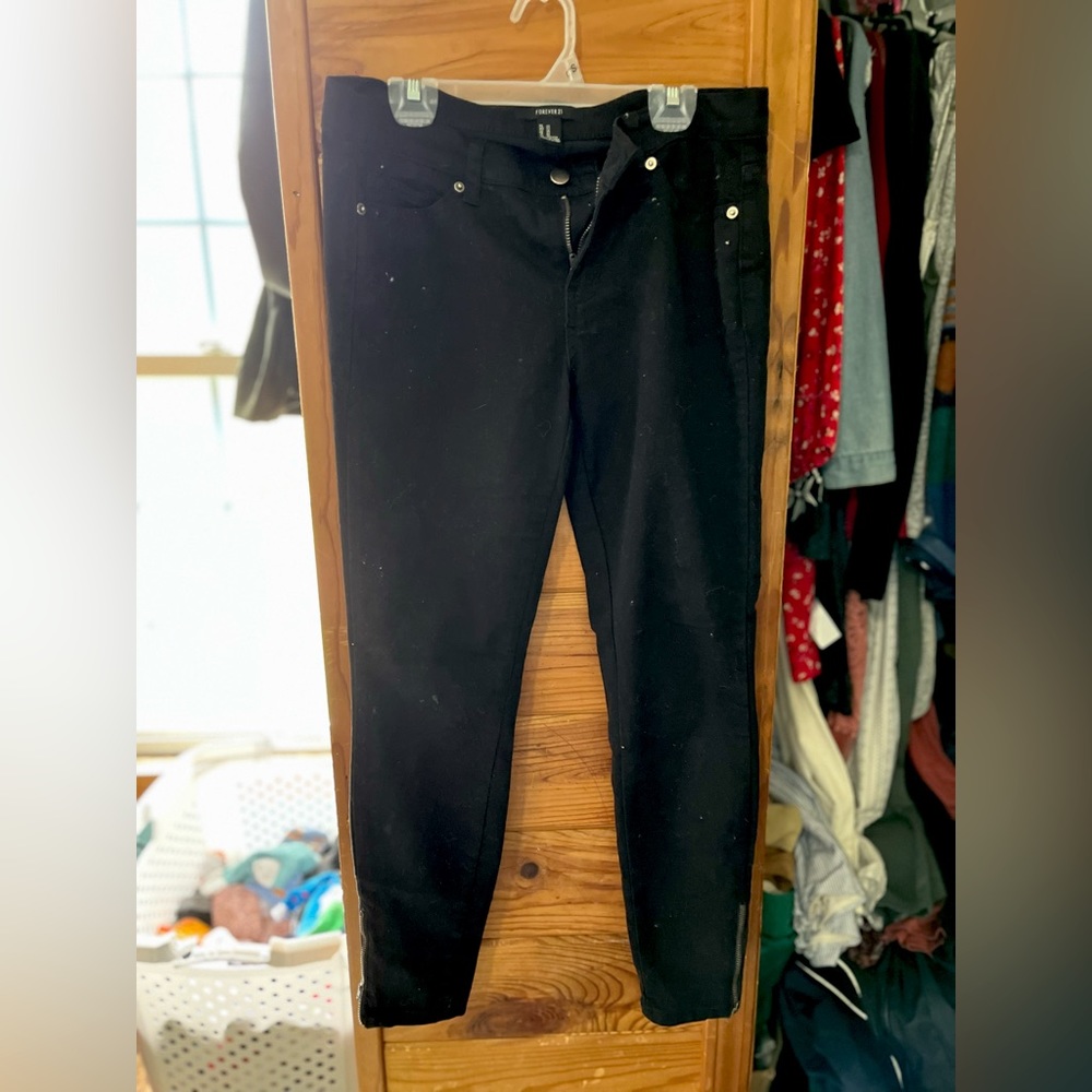 Soft pants small zipper on pant leg side